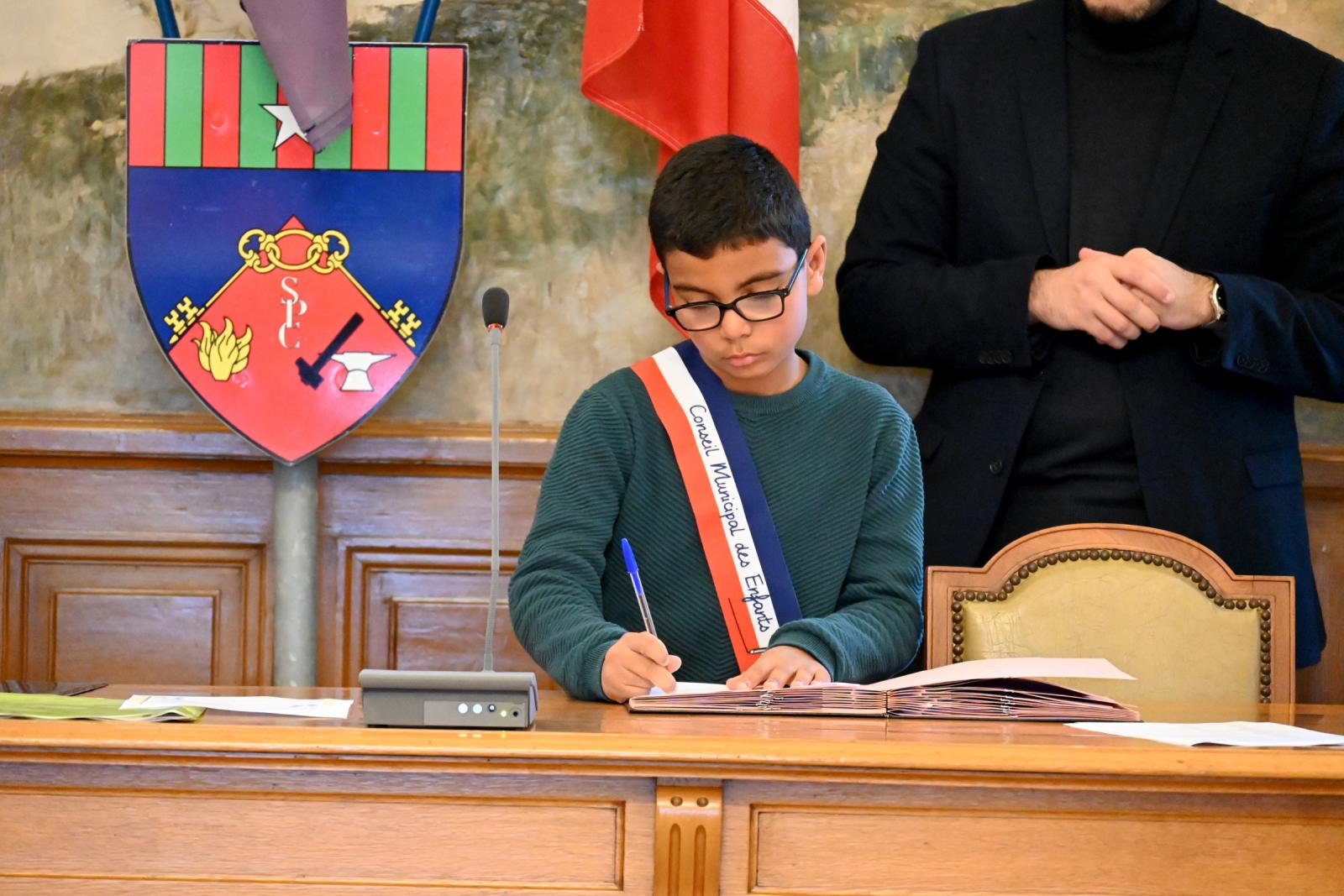 Installation Du Nouveau Conseil Municipal Des Enfants | Mairie De Saint ...